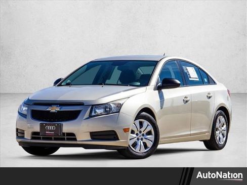 Used 2013 Chevrolet Cruze LS FWD image 1