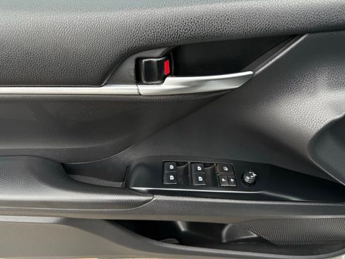 Used 2019 Toyota Camry SE image 19