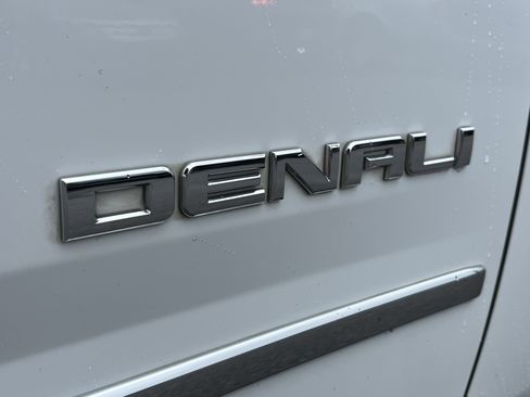 Used 2019 GMC Yukon Denali w/ Open Road Package AWD/4WD image 38