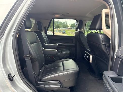 Used 2024 Ford Expedition XLT RWD image 10