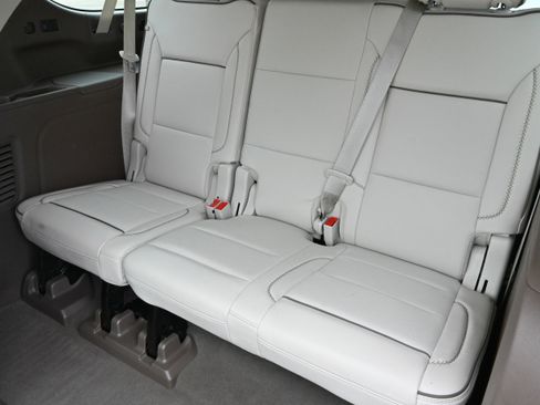 Used 2023 GMC Yukon XL Denali AWD/4WD image 14