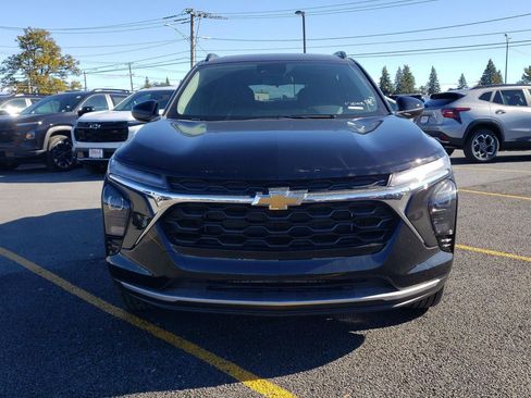 New 2026 Chevrolet Trax LT w/ Sunroof Package image 2