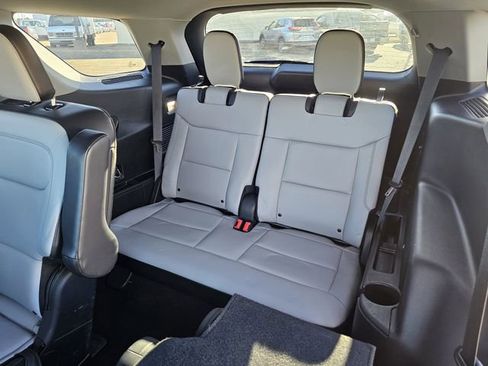 Used 2021 Ford Explorer XLT w/ Equipment Group 202A image 17