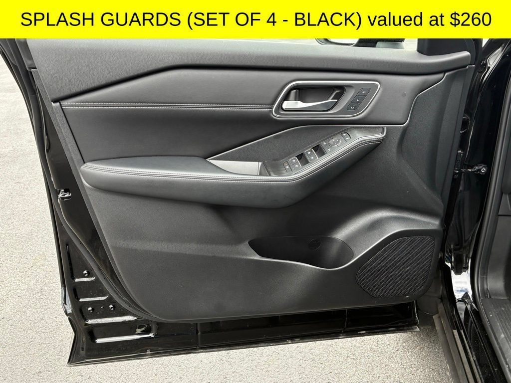Used 2025 Nissan Rogue Platinum AWD/4WD image 7