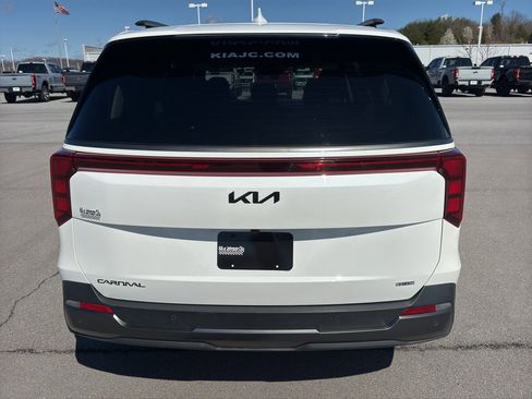Used 2025 Kia Carnival SX w/ SX Dark Edition Package image 6