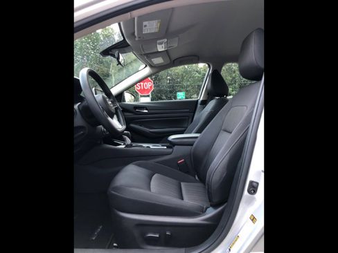 Used 2024 Nissan Altima 2.5 SV image 13