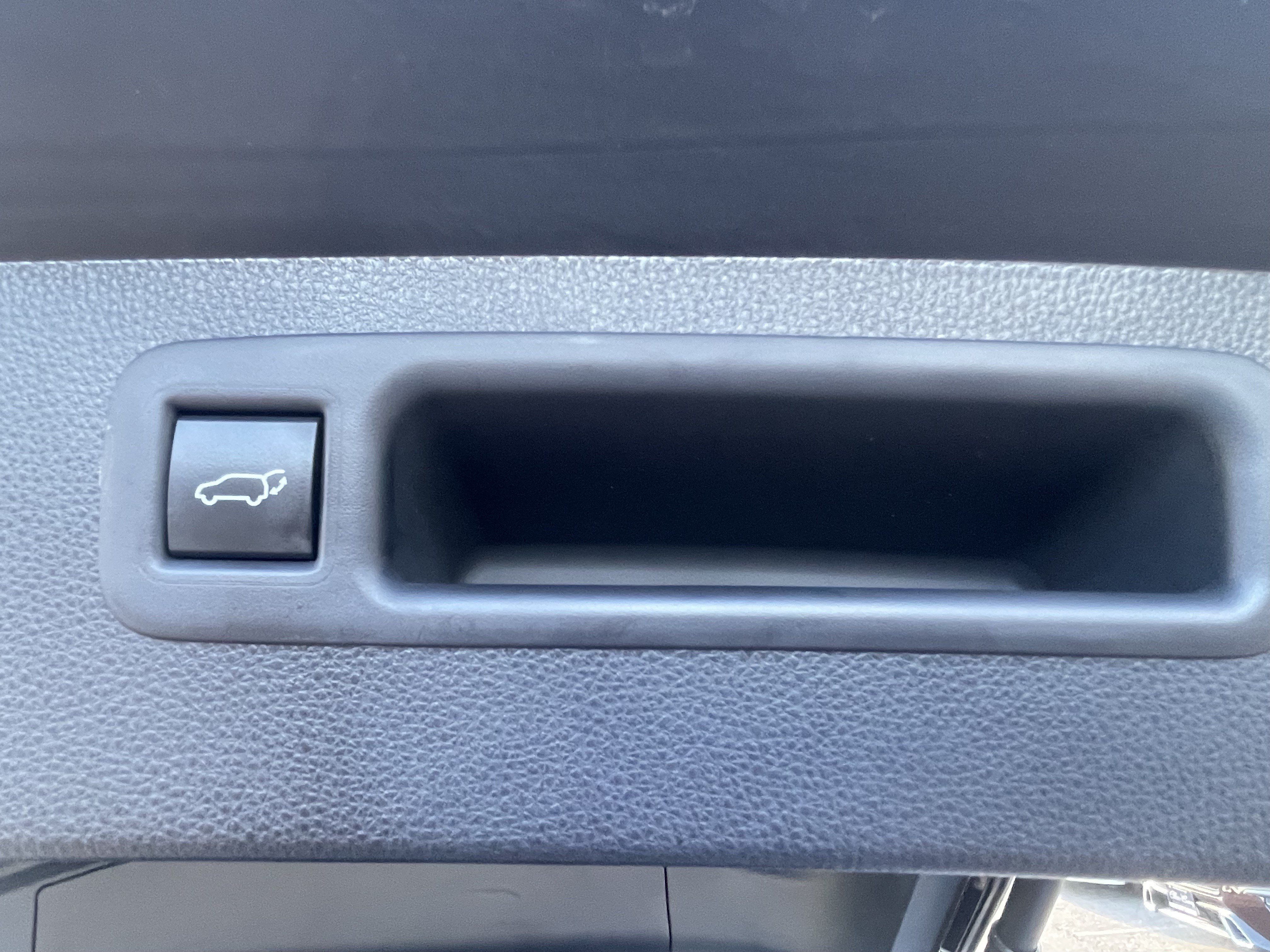 Used 2022 Toyota Highlander LE FWD image 14