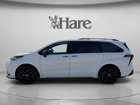 Used 2025 Toyota Sienna XSE w/ XSE Plus Package AWD/4WD image 2