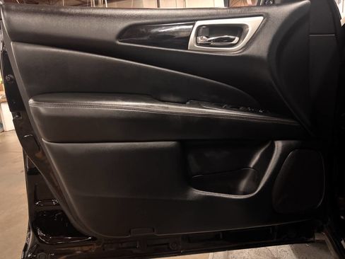 Used 2020 Nissan Pathfinder S image 30