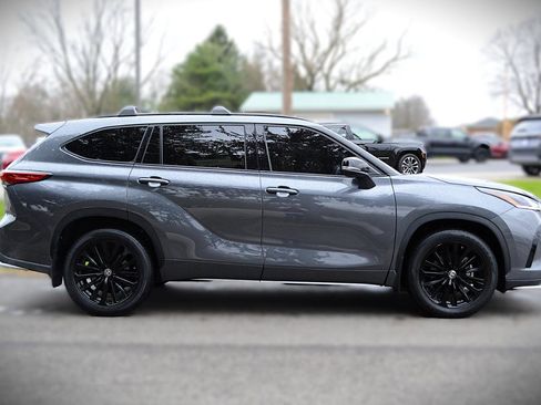 Used 2023 Toyota Highlander XSE image 4