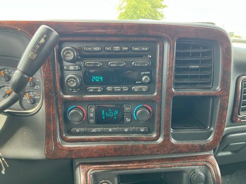 Used 2004 GMC Sierra 3500 SLT w/ Skid Plate Package AWD/4WD image 13