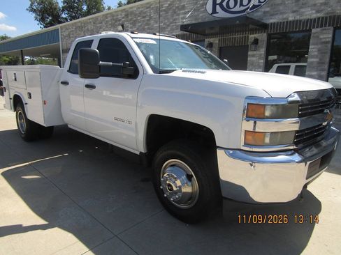 Used 2015 Chevrolet Silverado 3500 W/T RWD image 2