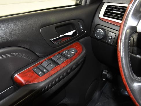 Used 2007 Cadillac Escalade AWD w/ Information Package image 32