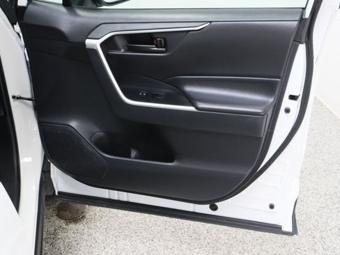 Certified 2025 Toyota RAV4 LE AWD/4WD image 31