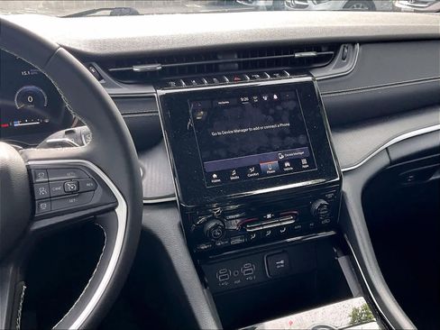 Used 2023 Jeep Grand Cherokee L Laredo image 8