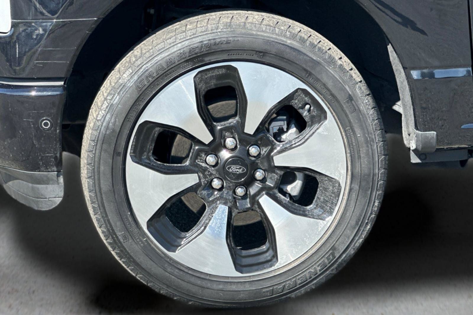 Used 2023 Ford F150 Lightning Platinum AWD/4WD image 23