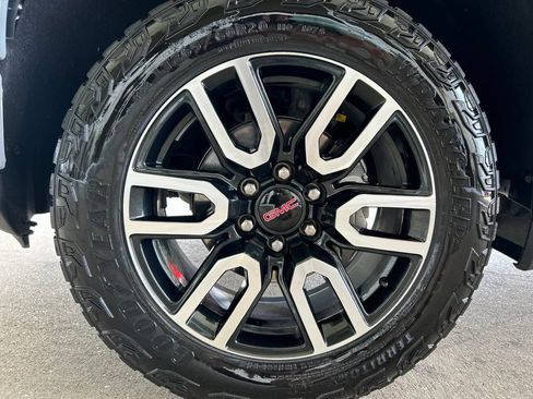 Used 2024 GMC Sierra 1500 AT4 w/ Technology Package AWD/4WD image 27