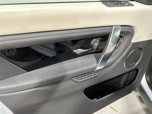 Used 2025 Land Rover Discovery Sport S image 23