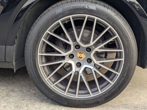 Used 2023 Porsche Cayenne image 10