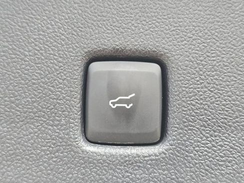 Certified 2025 Ford Escape SE w/ PHEV Premium Package FWD image 8