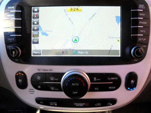 Used 2015 Kia Soul EV + image 17