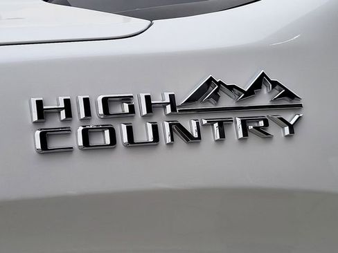 Used 2022 Chevrolet Silverado 1500 High Country w/ Z71 Off-Road Package image 3