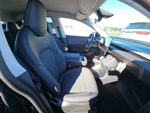Used 2026 Tesla Model Y AWD image 10