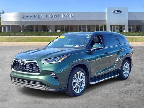 Used 2024 Toyota Highlander Limited image 2