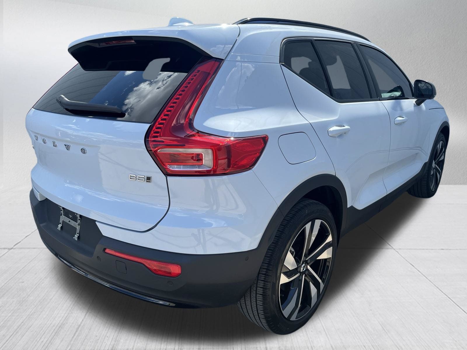 Used 2024 Volvo XC40 B5 Plus w/ Protection Package Premier AWD/4WD image 9