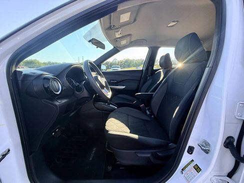 Used 2018 Nissan Kicks SV FWD image 12