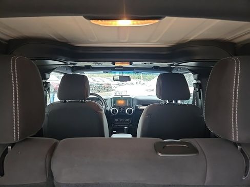 Used 2015 Jeep Wrangler Unlimited Sahara w/ Connectivity Group image 94