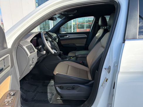 Certified 2022 Volkswagen Atlas Cross Sport SE image 11