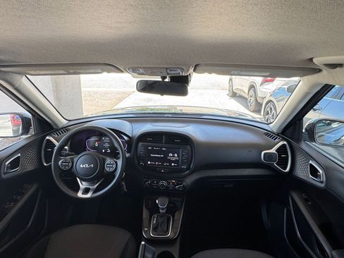 Used 2025 Kia Soul LX w/ LX Technology Package FWD image 31
