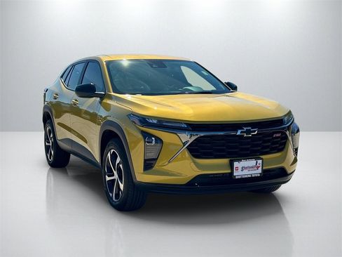 Used 2025 Chevrolet Trax RS w/ Driver Confidence Package image 3