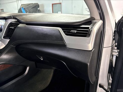 Used 2017 GMC Yukon XL SLT AWD/4WD image 16