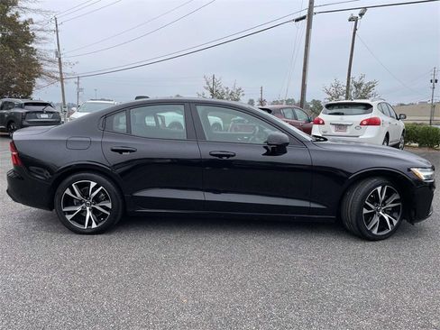 Used 2024 Volvo S60 B5 Plus image 2