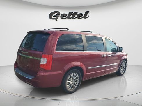 Used 2014 Chrysler Town & Country Touring-L FWD image 5