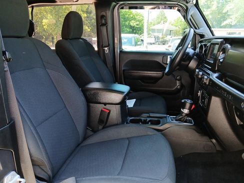 Used 2023 Jeep Wrangler Sport AWD/4WD image 16
