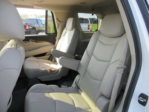 Used 2020 Cadillac Escalade Premium Luxury AWD/4WD image 24