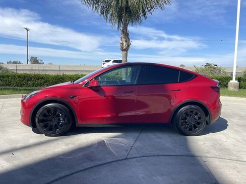 Used 2022 Tesla Model Y Long Range AWD/4WD image 5