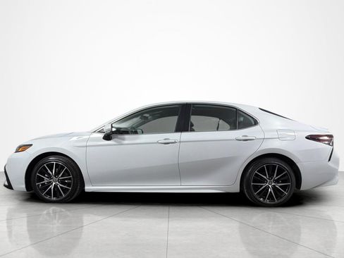 Used 2024 Toyota Camry SE FWD image 2