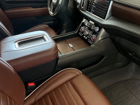 Used 2023 GMC Yukon Denali Ultimate image 16