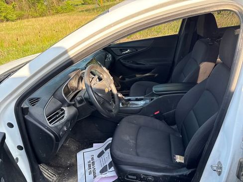 Used 2017 Chevrolet Malibu LT FWD image 7