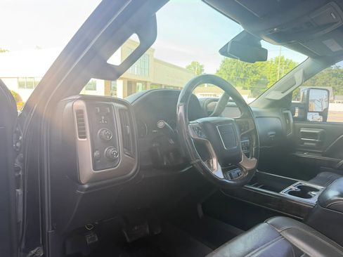 Used 2016 GMC Sierra 2500 Denali w/ Duramax Plus Package AWD/4WD image 18
