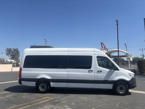 Used 2025 Mercedes-Benz Sprinter 2500 image 25