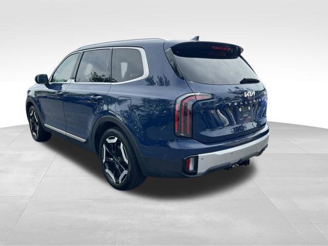 Certified 2024 Kia Telluride EX w/ EX Captain's Chair Package AWD/4WD image 6