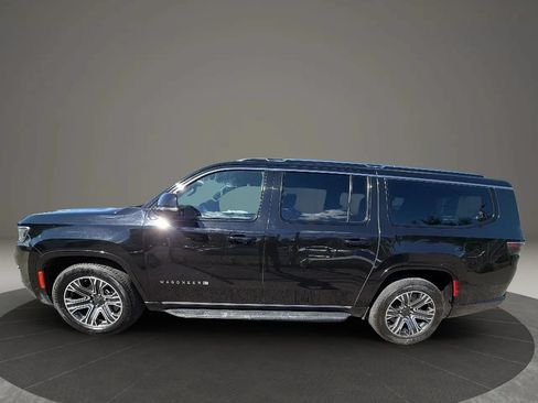 Used 2023 Jeep Wagoneer L Series II AWD/4WD image 8