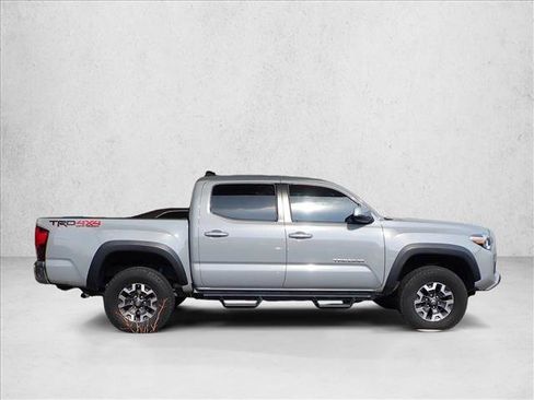 Used 2019 Toyota Tacoma TRD Off-Road AWD/4WD image 9
