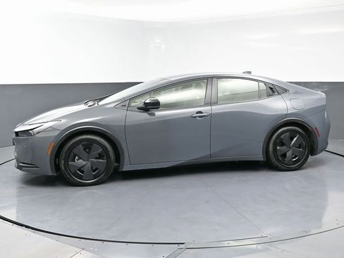 Used 2024 Toyota Prius LE image 6