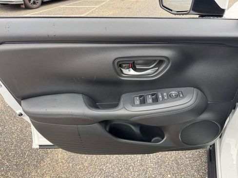 Certified 2025 Honda HR-V LX image 14